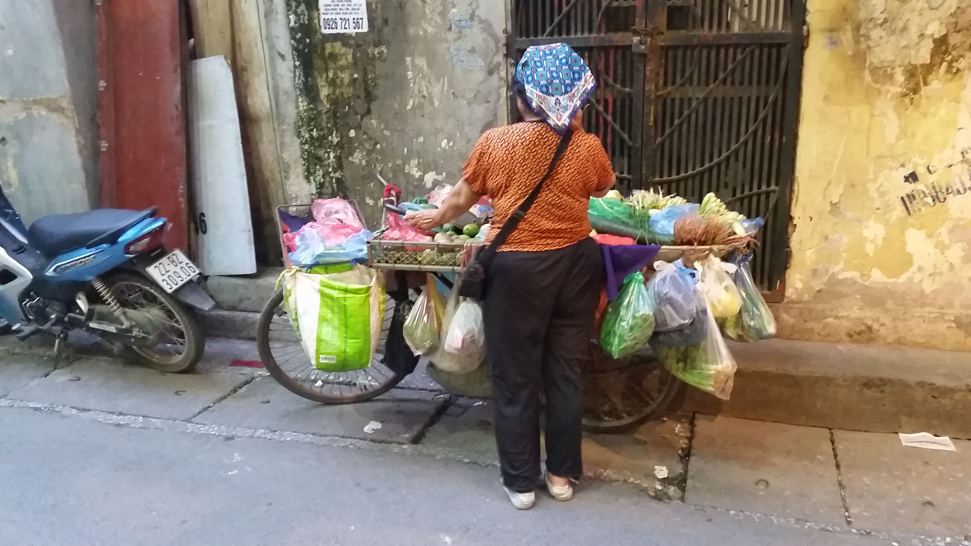 bike lady hanoi